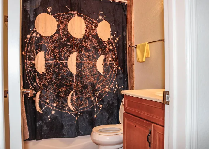 87 Mountain View - Private Bedrooms With Shared Bathroom In Co-living House