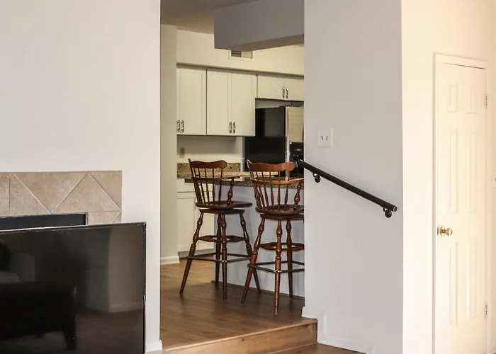87 Mountain View - Private Bedrooms With Shared Bathroom In Co-living House *