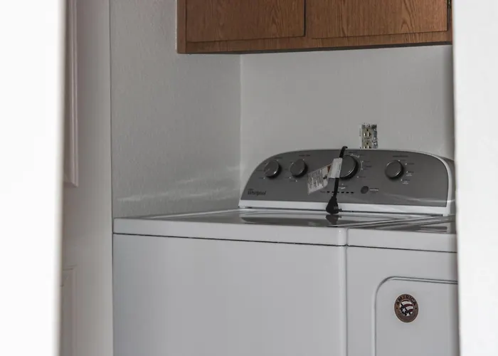87 Mountain View - Private Bedrooms With Shared Bathroom In Co-living House *
