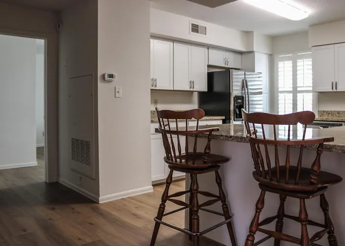87 Mountain View - Private Bedrooms With Shared Bathroom In Co-living House