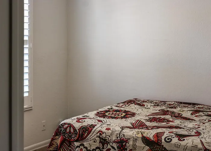 87 Mountain View - Private Bedrooms With Shared Bathroom In Co-living House Privatunterkunft *